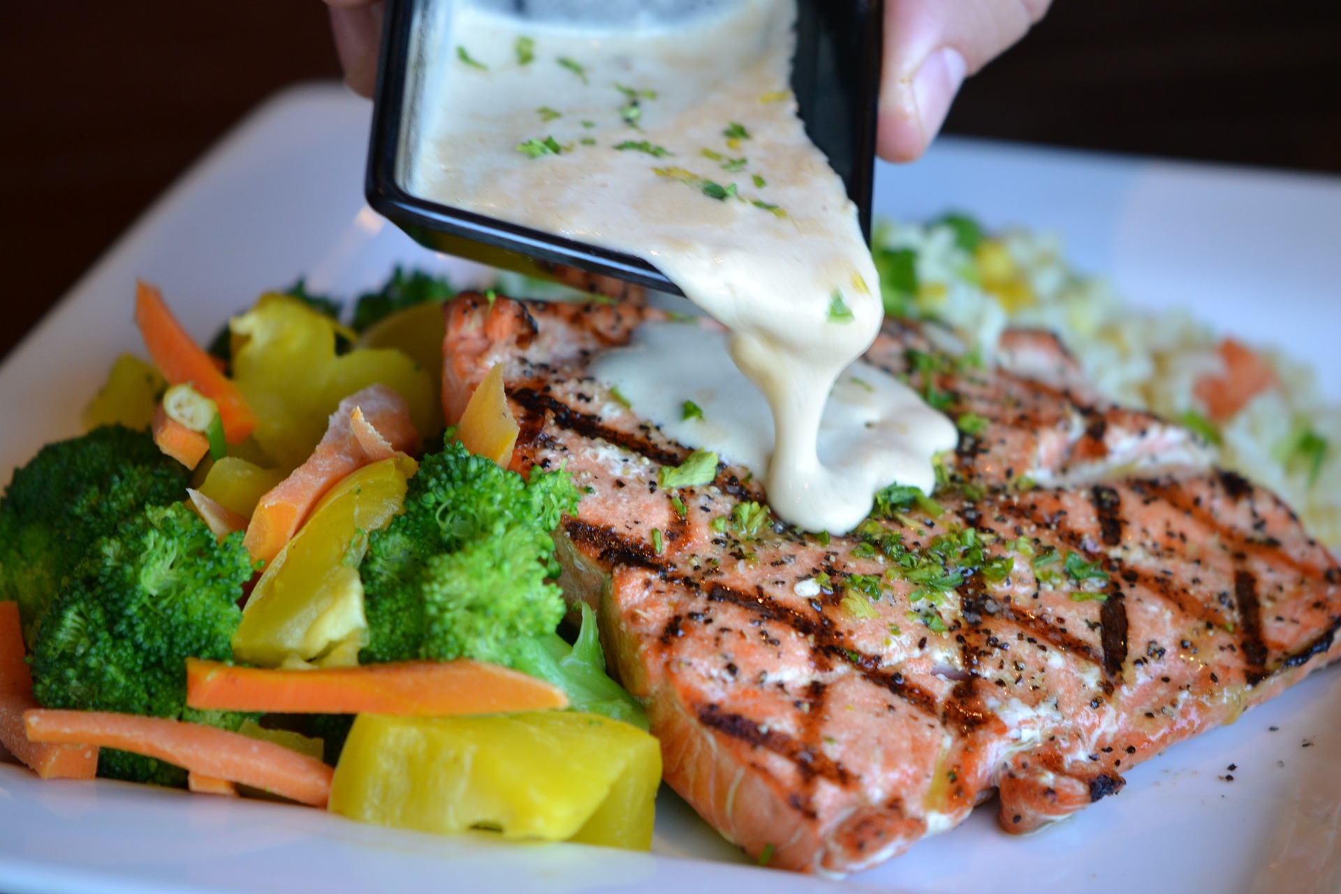 Salmón con guarnición de verduras
